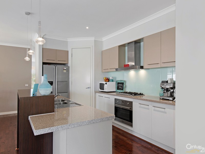 6 Grassland Crescent, Officer VIC 3809