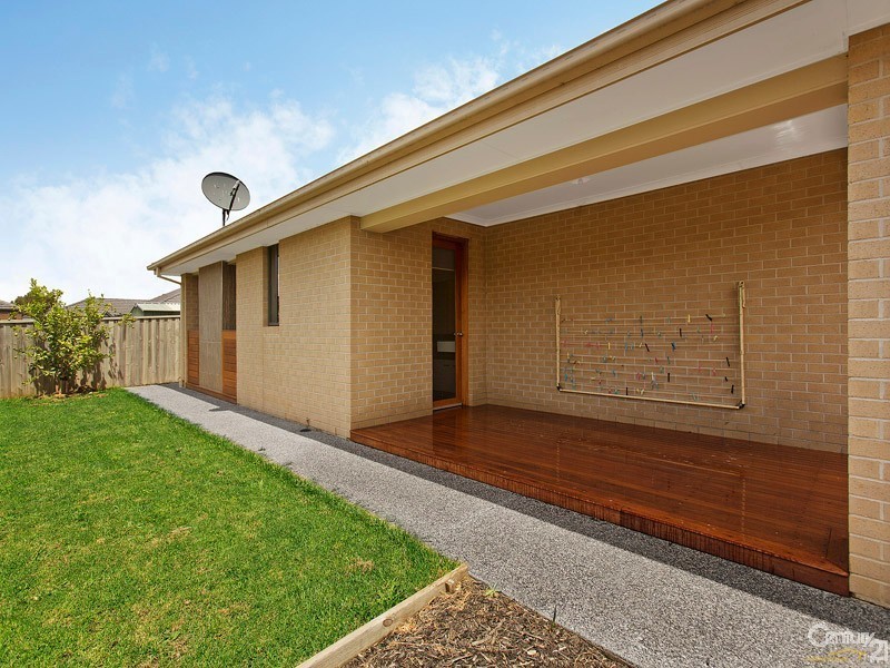 6 Grassland Crescent, Officer VIC 3809