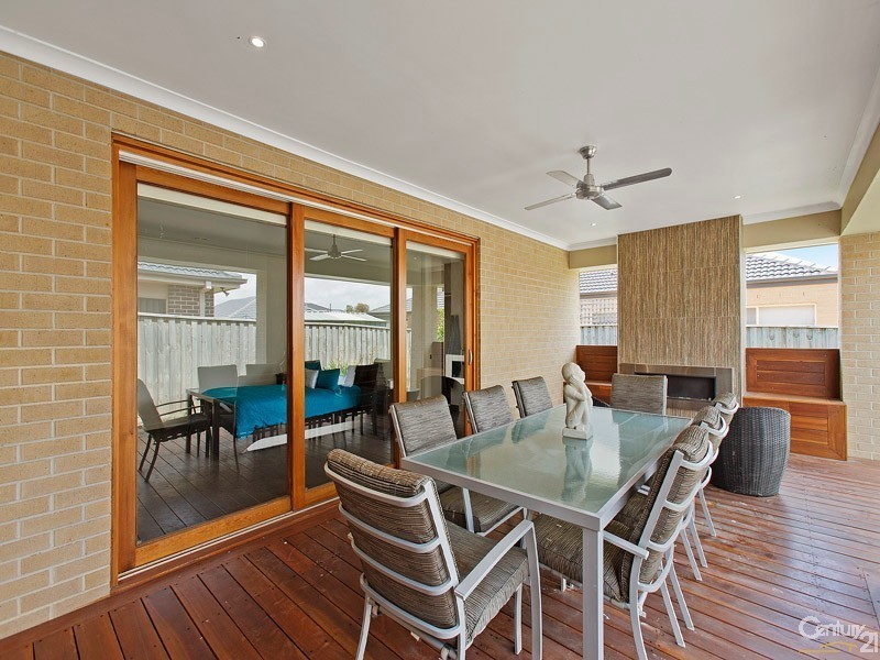 6 Grassland Crescent, Officer VIC 3809