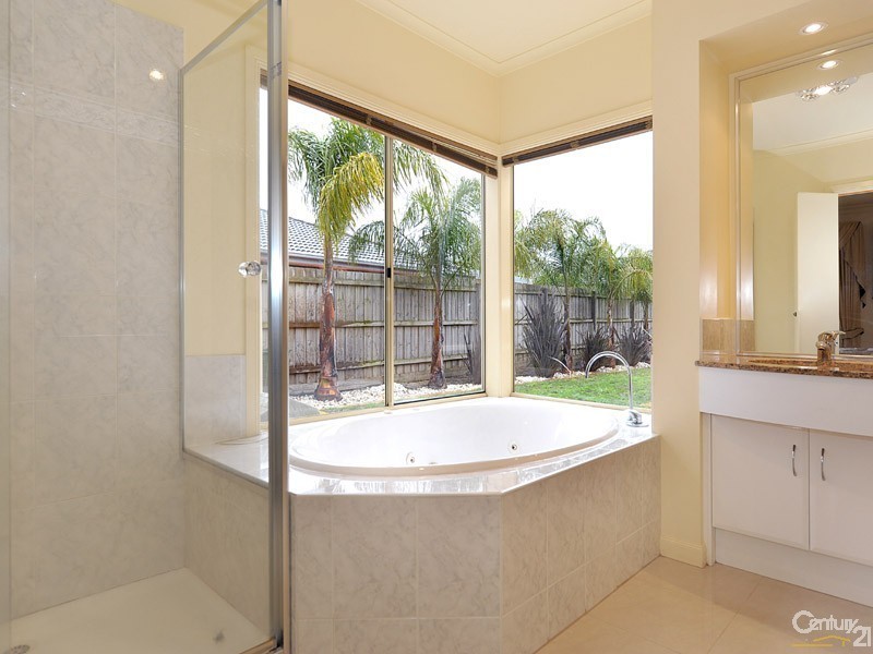 54 Seebeck Drive, Narre Warren South VIC 3805