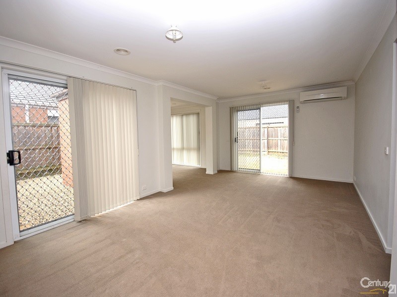 60  Kosta Boda Boulevard, Pakenham VIC 3810