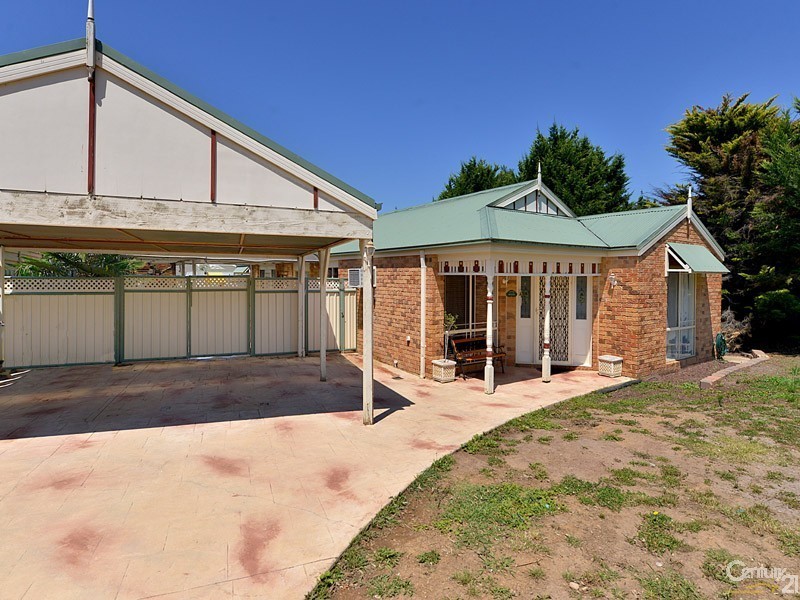 4 Jacqueline Place, Pakenham VIC 3810