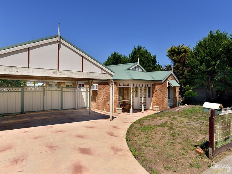 4 Jacqueline Place, Pakenham VIC 3810