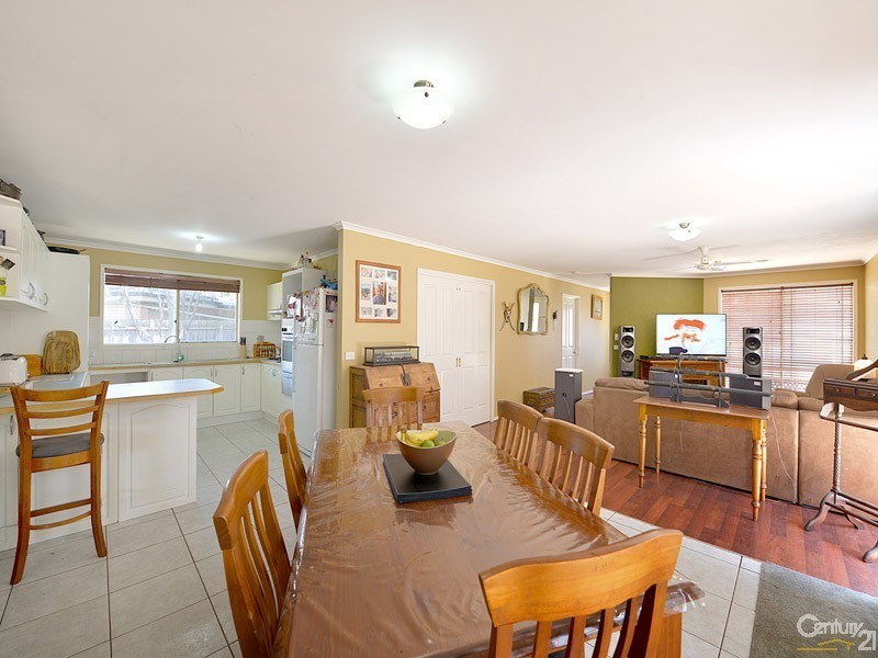 4 Jacqueline Place, Pakenham VIC 3810