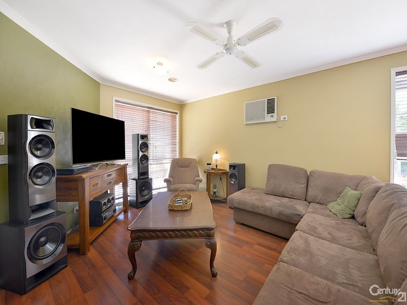 4 Jacqueline Place, Pakenham VIC 3810