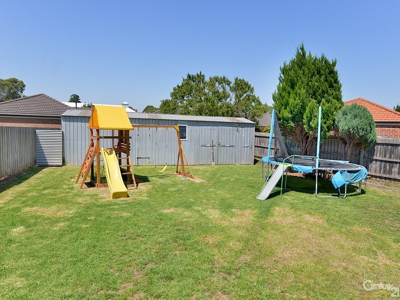 4 Jacqueline Place, Pakenham VIC 3810