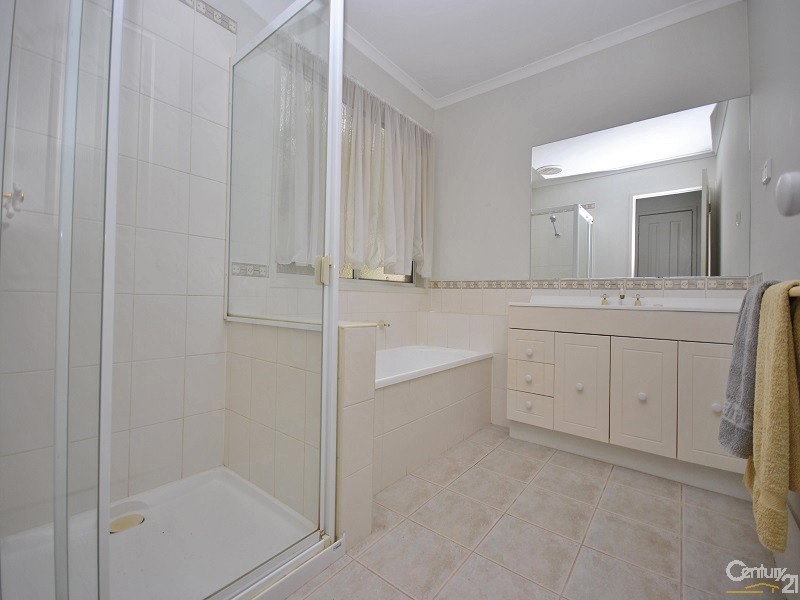 9 Mowbray Court, Berwick VIC 3806