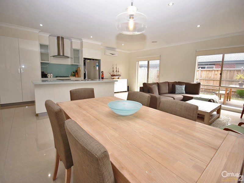 31 Paxford Drive, Cranbourne North VIC 3977