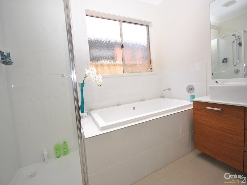 31 Paxford Drive, Cranbourne North VIC 3977