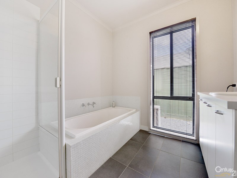 22 Bridgewater Boulevard, Berwick VIC 3806