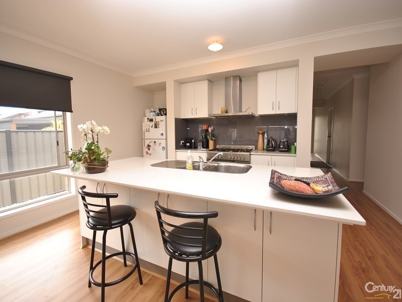 4  Hackney Circuit, Clyde North VIC 3978