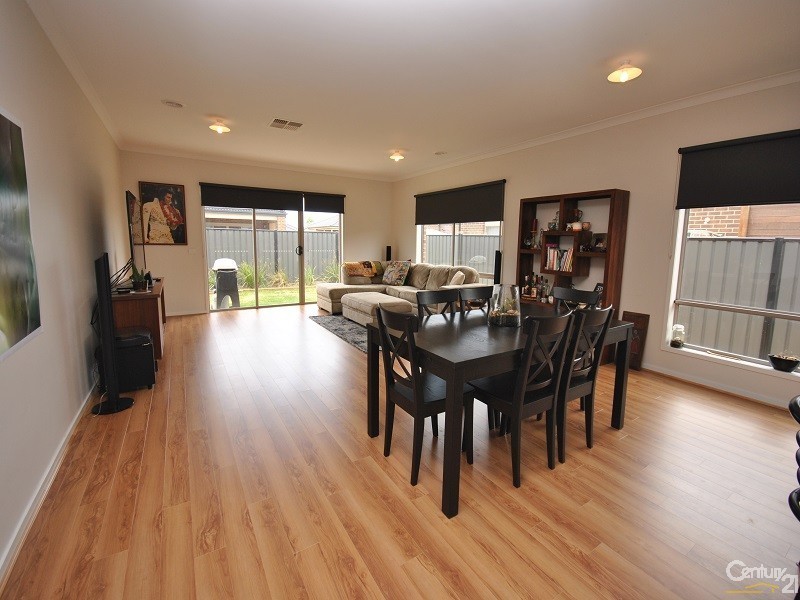 4  Hackney Circuit, Clyde North VIC 3978