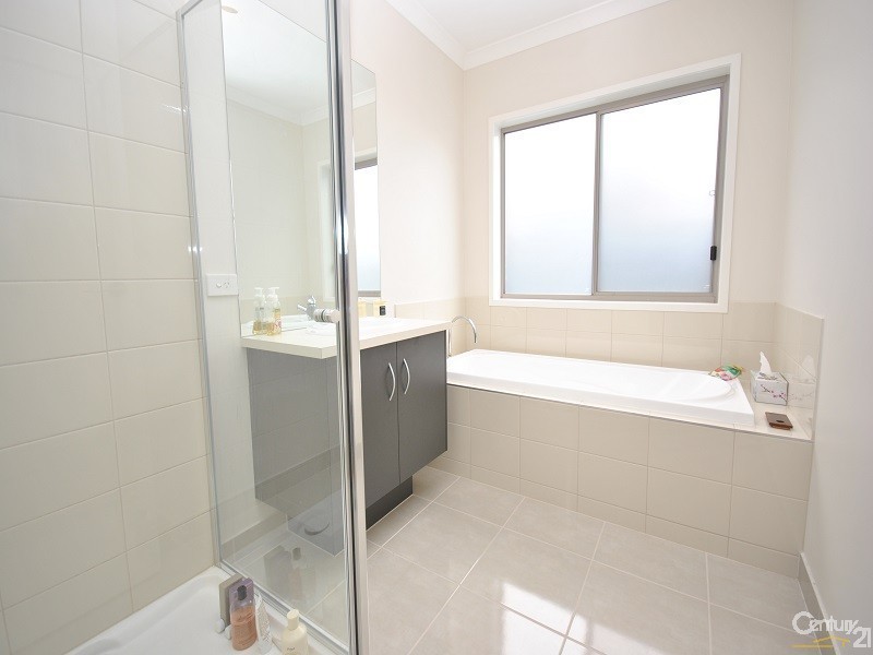 4  Hackney Circuit, Clyde North VIC 3978