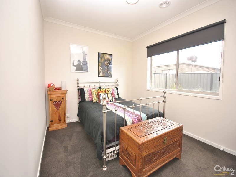 4  Hackney Circuit, Clyde North VIC 3978