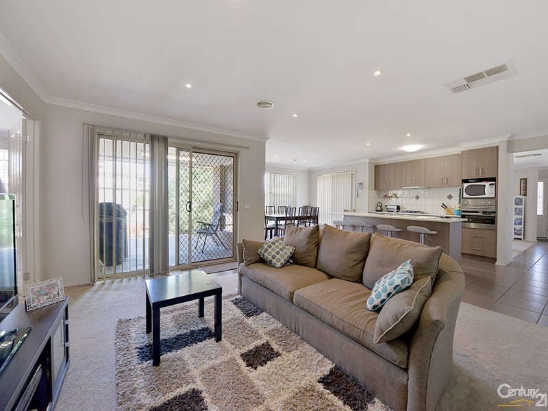 5  Calliandra Court, Berwick VIC 3806