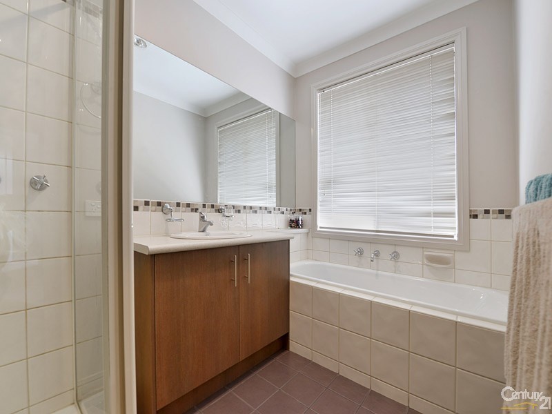 5  Calliandra Court, Berwick VIC 3806