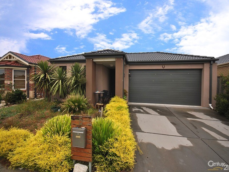5 Bianca Crescent, Cranbourne North VIC 3977