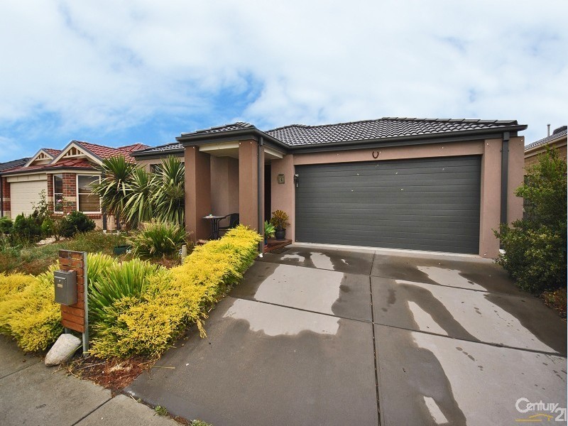 5 Bianca Crescent, Cranbourne North VIC 3977