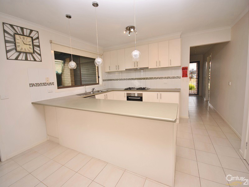5 Bianca Crescent, Cranbourne North VIC 3977