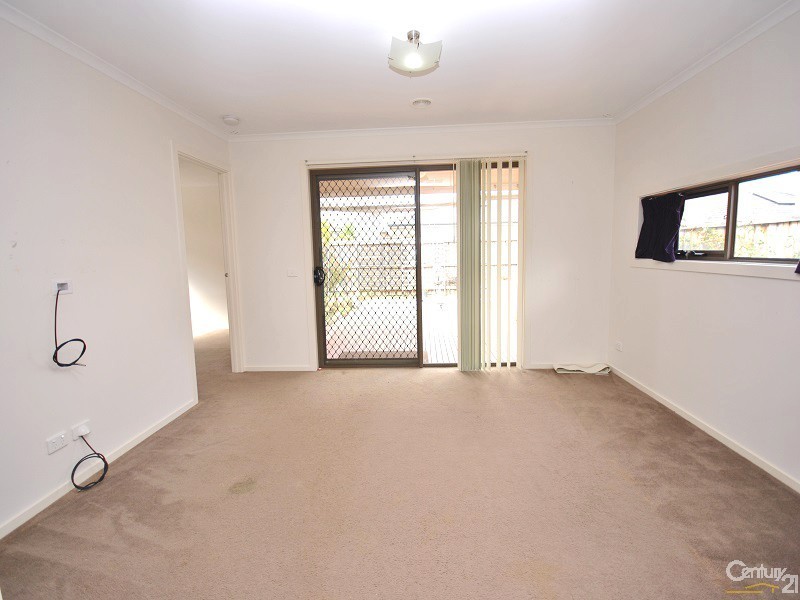 5 Bianca Crescent, Cranbourne North VIC 3977
