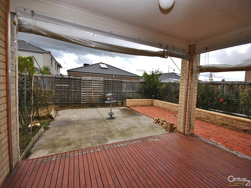 5 Bianca Crescent, Cranbourne North VIC 3977