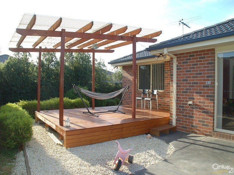 19 Dempster Way, Berwick VIC 3806