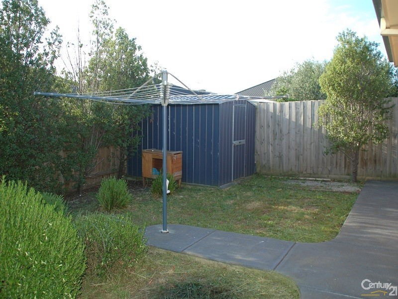 19 Dempster Way, Berwick VIC 3806