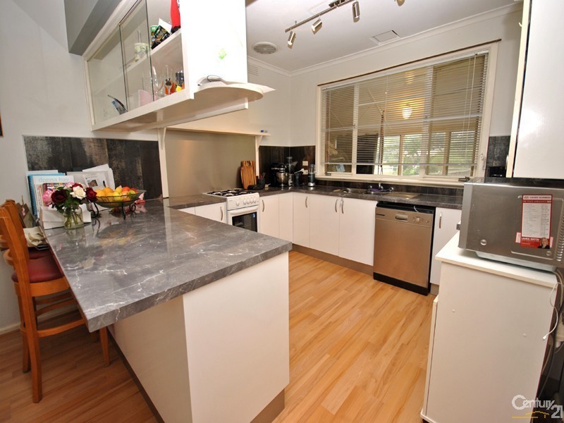 2 Crawley Road, Narre Warren North VIC 3804