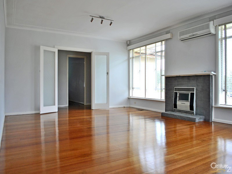 2 Crawley Road, Narre Warren North VIC 3804