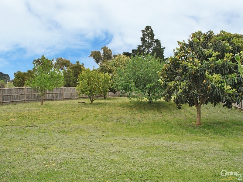 2 Crawley Road, Narre Warren North VIC 3804