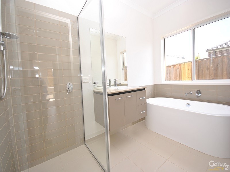 13 Officedale Road, Officer VIC 3809