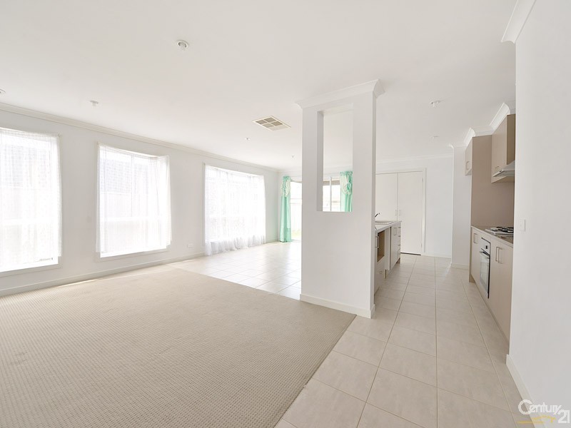 34 Beechtree Way, Cranbourne North VIC 3977