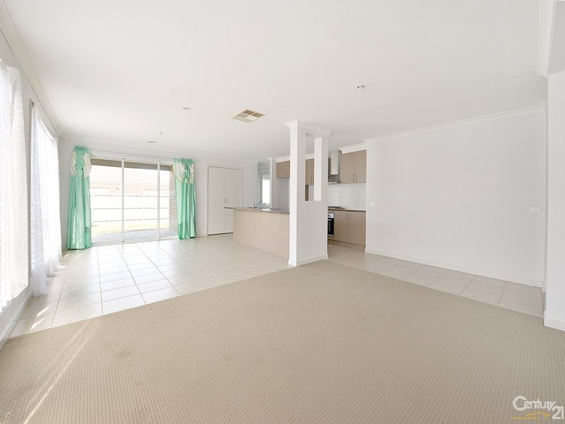 34 Beechtree Way, Cranbourne North VIC 3977