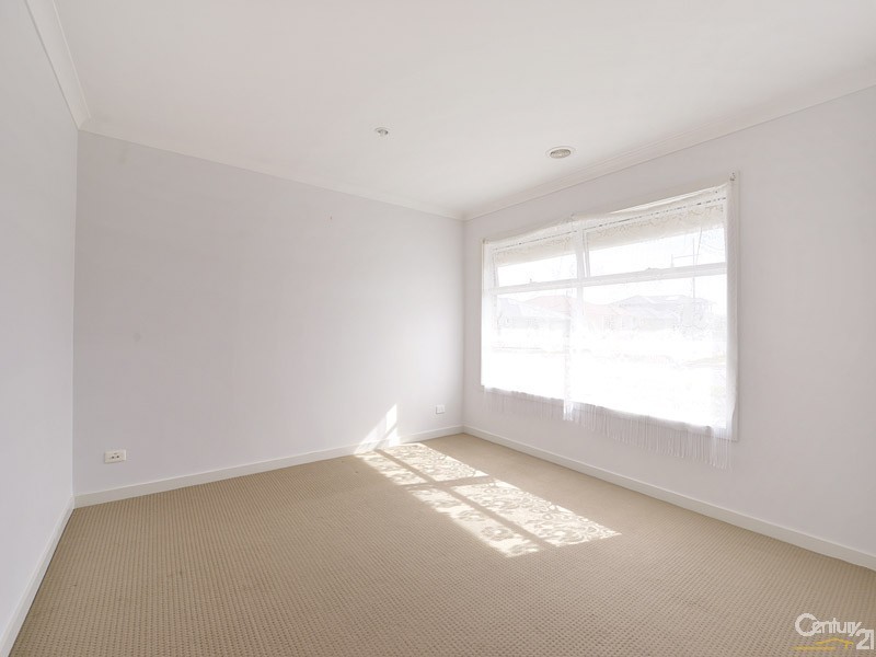 34 Beechtree Way, Cranbourne North VIC 3977