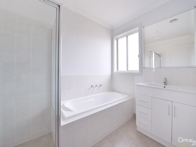 34 Beechtree Way, Cranbourne North VIC 3977