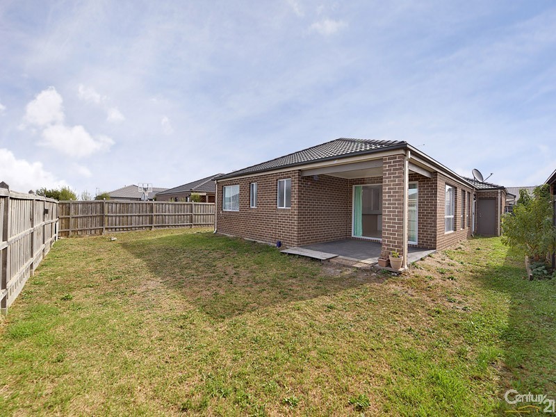 34 Beechtree Way, Cranbourne North VIC 3977