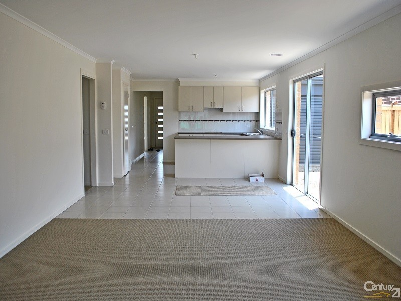 19 Bianca Crescent, Cranbourne North VIC 3977