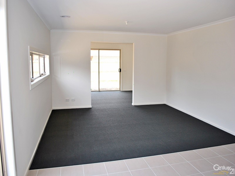 19 Bianca Crescent, Cranbourne North VIC 3977