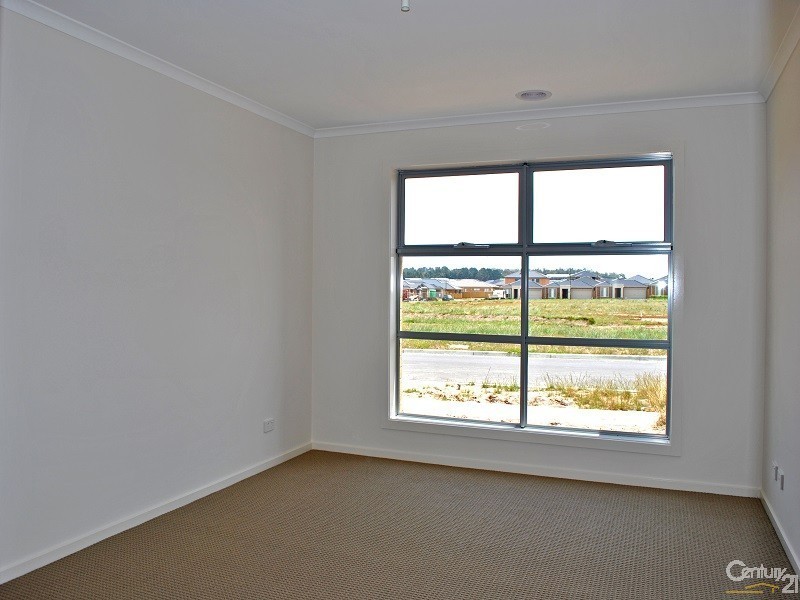 19 Bianca Crescent, Cranbourne North VIC 3977