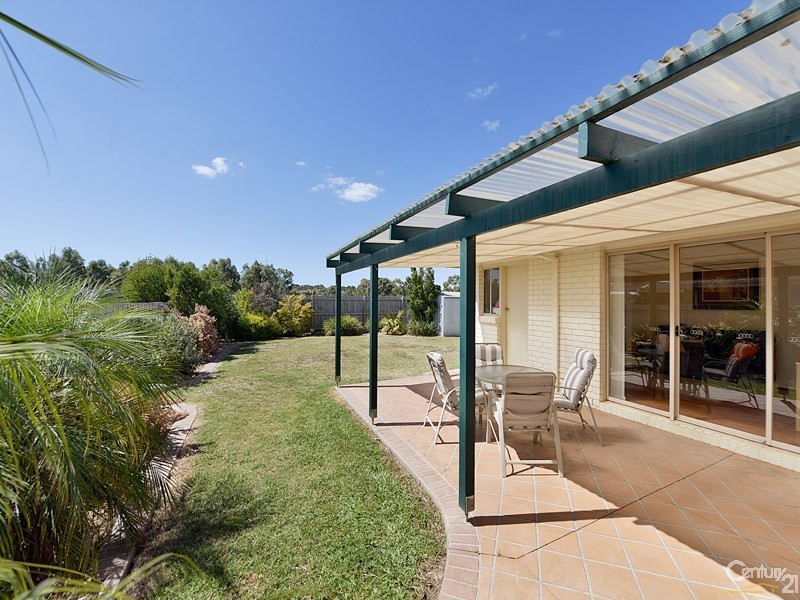 8  Finbar Court, Narre Warren South VIC 3805