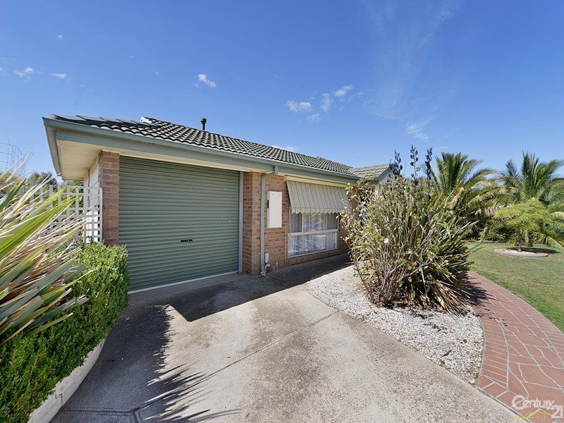 8  Finbar Court, Narre Warren South VIC 3805