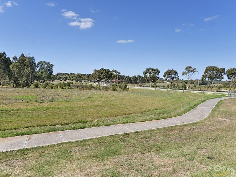 8  Finbar Court, Narre Warren South VIC 3805