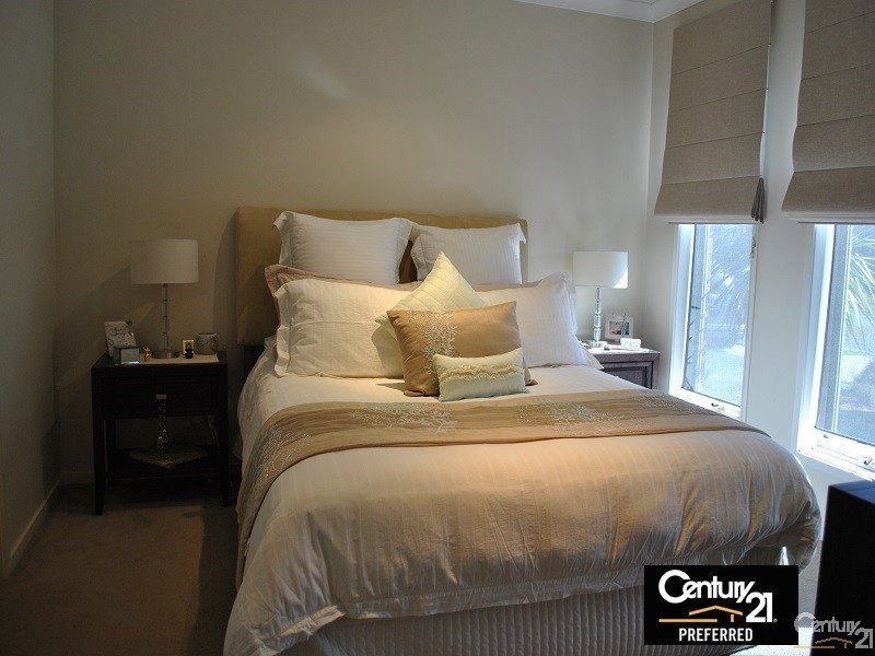 16 Maddock Drive, Cranbourne East VIC 3977