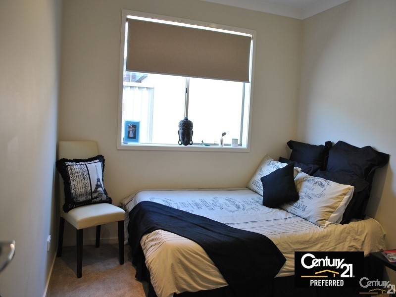 16 Maddock Drive, Cranbourne East VIC 3977