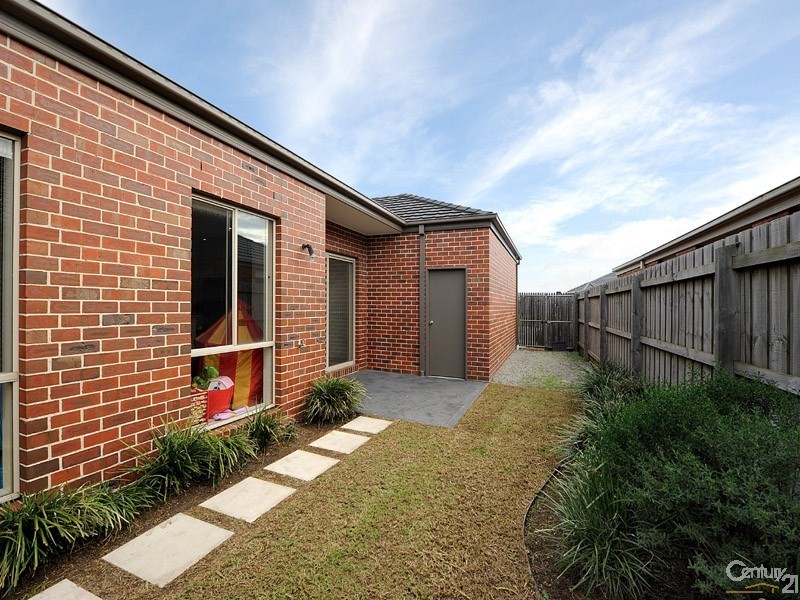 2  Speranza Place, Lynbrook VIC 3975