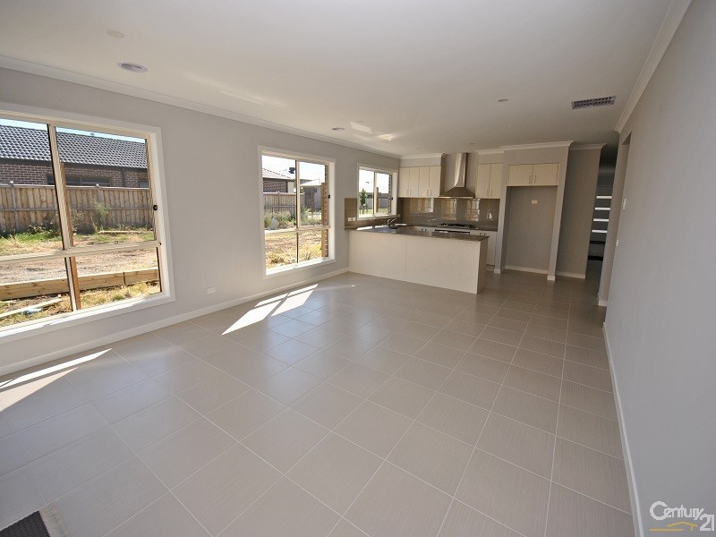 24 Serene Way, Clyde North VIC 3978