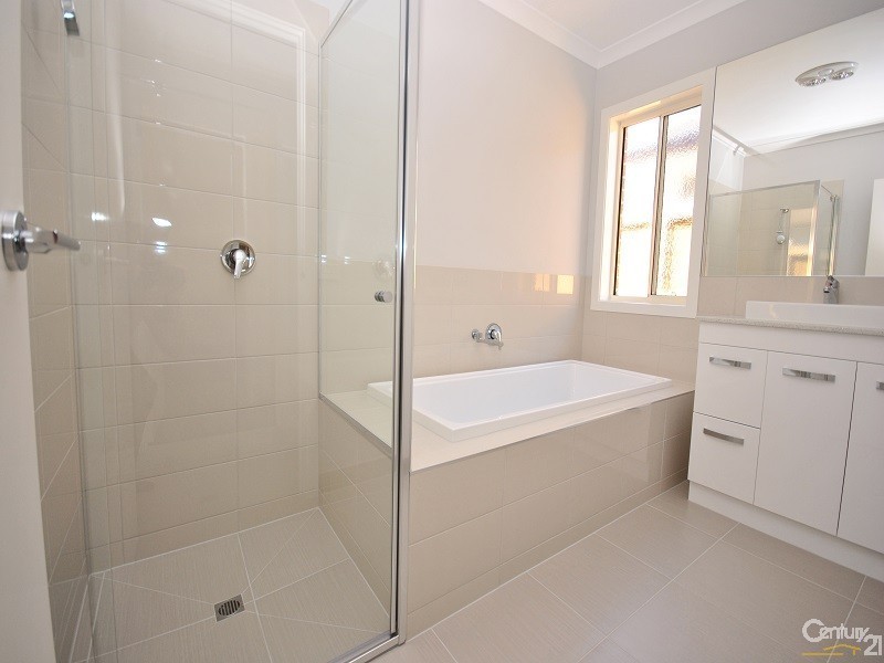 24 Serene Way, Clyde North VIC 3978