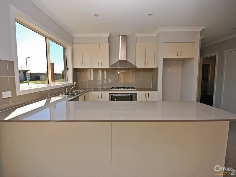 24 Serene Way, Clyde North VIC 3978