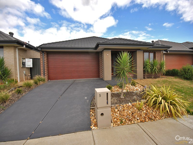 5 Rhinelander Close, Clyde North VIC 3978