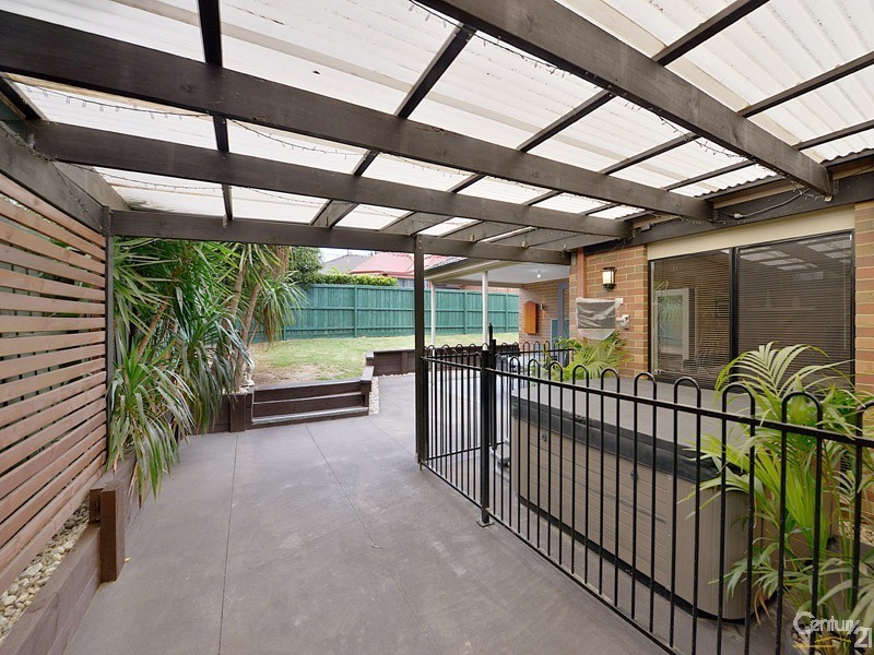 22 Bridgewater Boulevard, Berwick VIC 3806